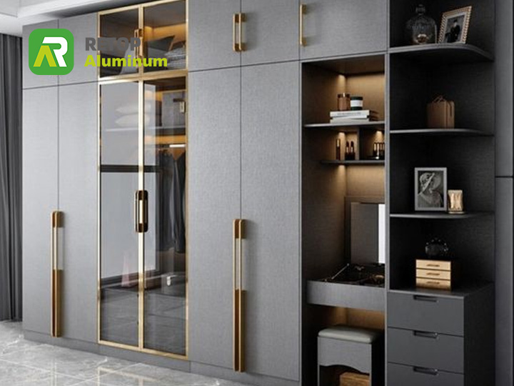 Usage of aluminium profile wardrobe